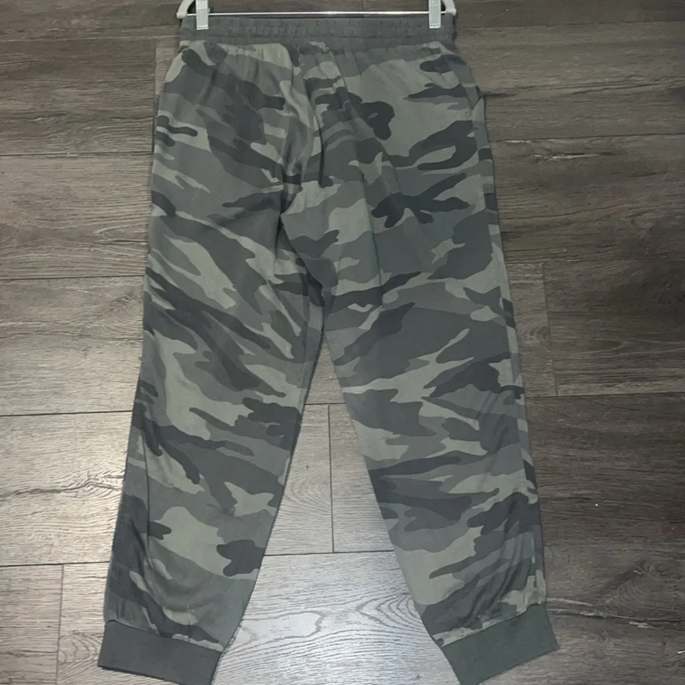 Splendid Woven Camo Green Lightweight Jogger Pants Size Large - Picture 8 of 12